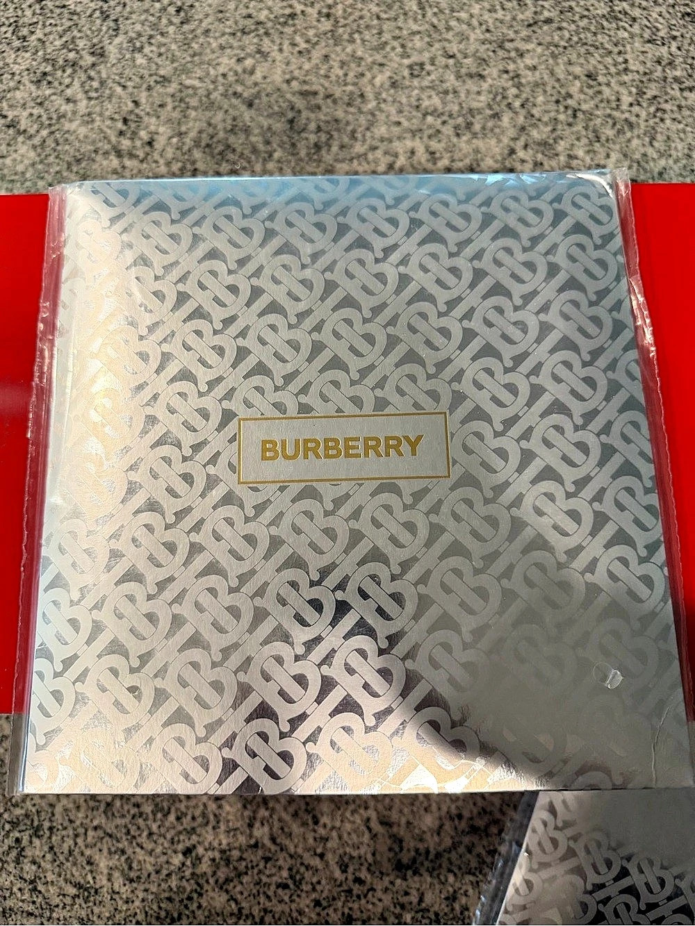 Burberry BBY Mult GWP Face Towel White Set of 2 NEW